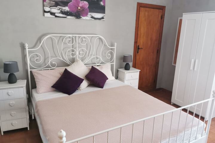 Room 10 of 27