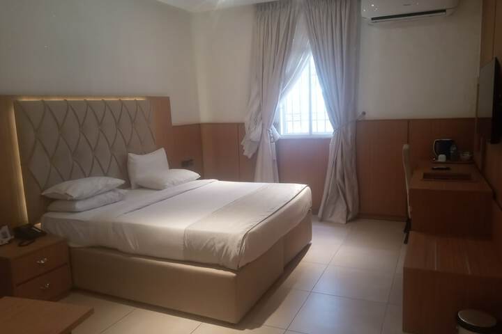 Room 7 of 18