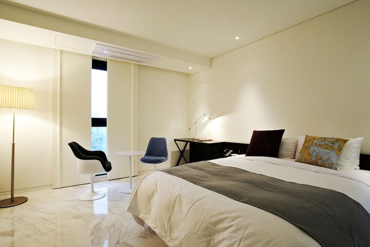 Room 5 of 26