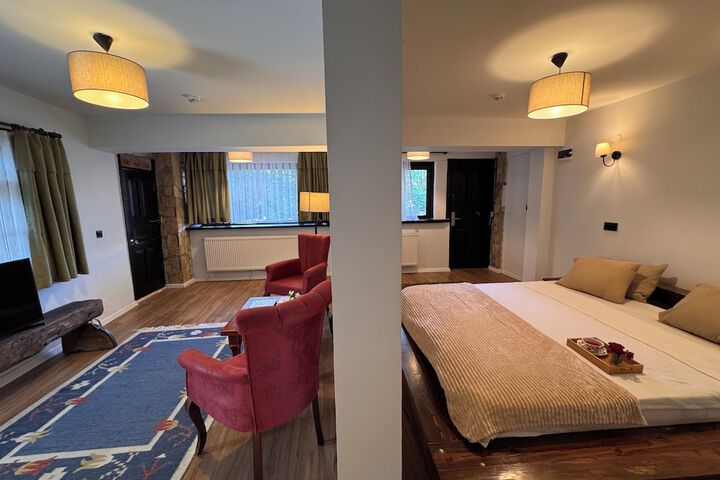 Room 7 of 14
