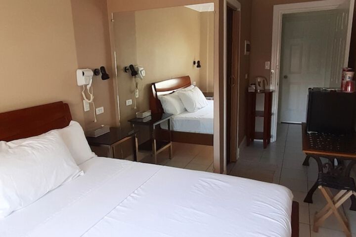 Room 10 of 16