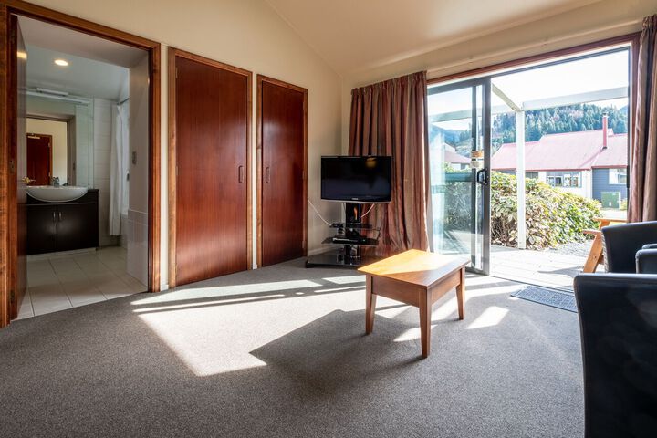 Room 8 of 11