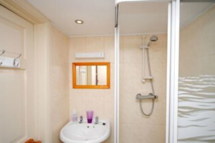 Room 4 of 22