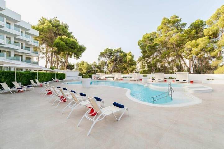 Hotel with Pool