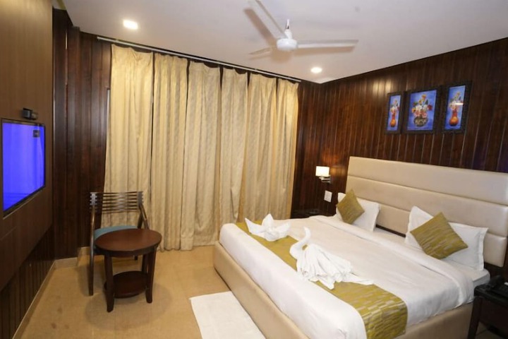 Room 10 of 18