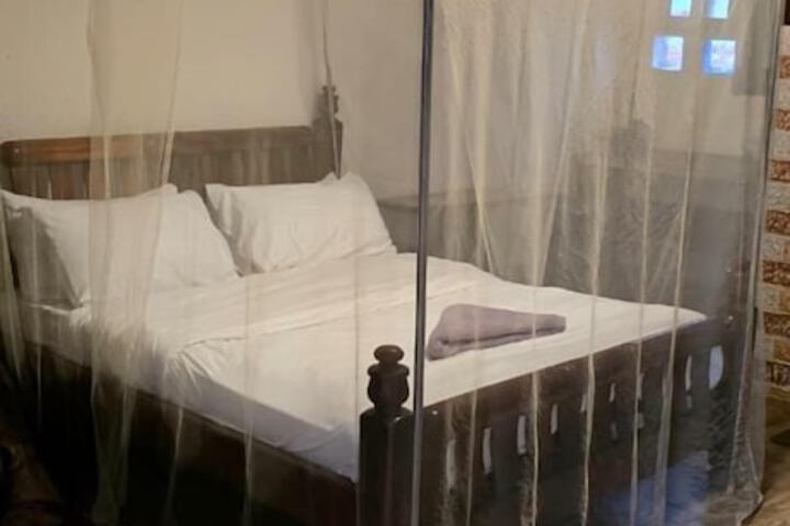 Room 5 of 43