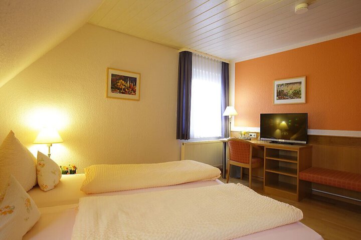 Room 10 of 36