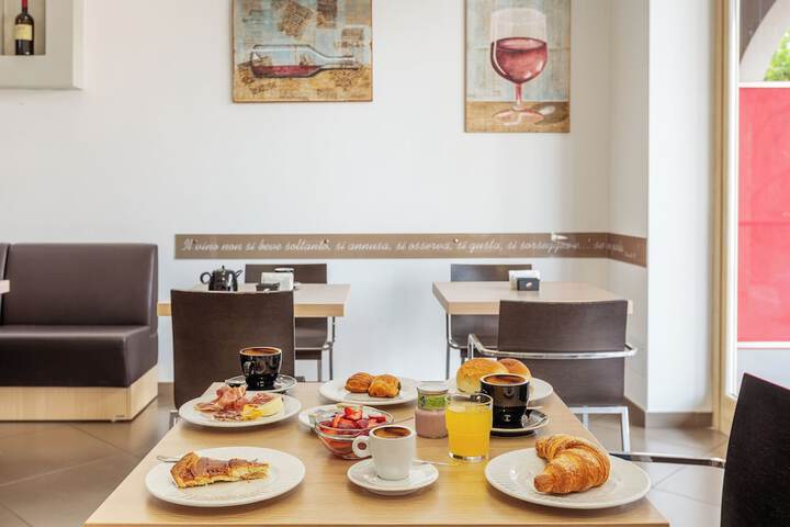 Breakfast area