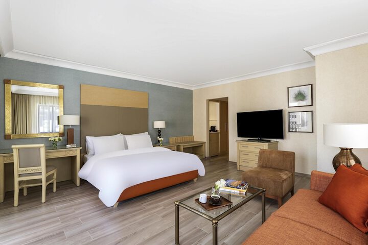 Room 40 of 195