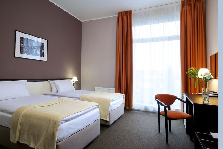 Room 8 of 65
