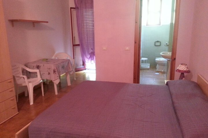 Room 3 of 65