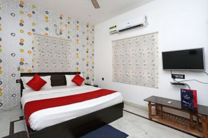 Room 11 of 26