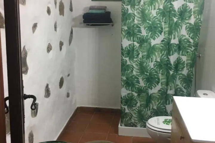 Room 10 of 28