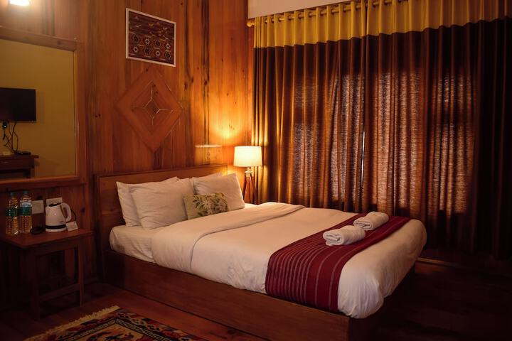 Room 4 of 18