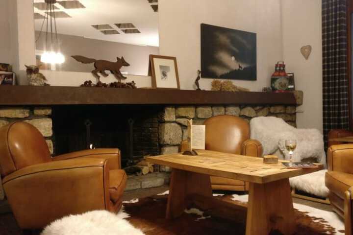 Lounge 40 of 53