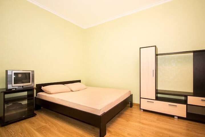 Room 2 of 18