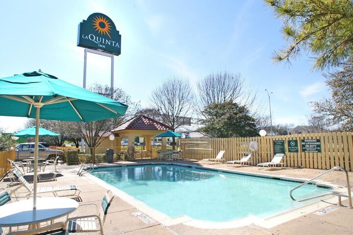 Pool 4 of 6