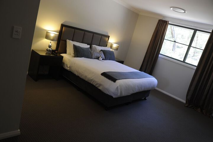 Room 12 of 27