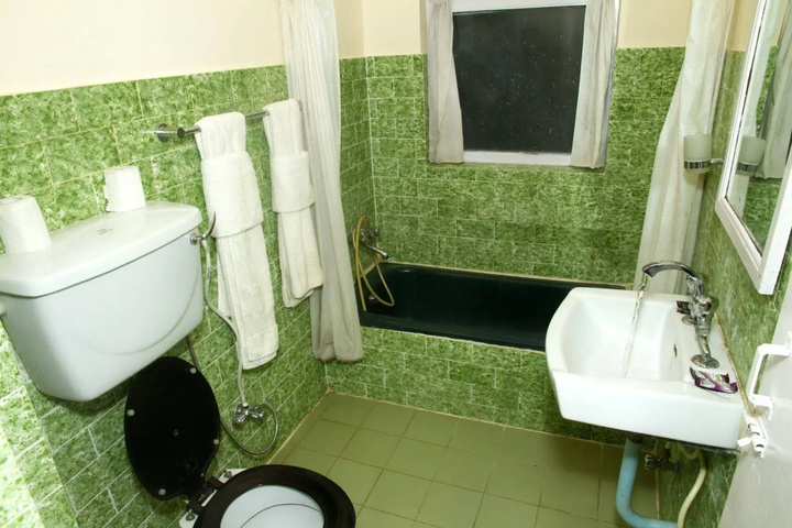 Room 8 of 9