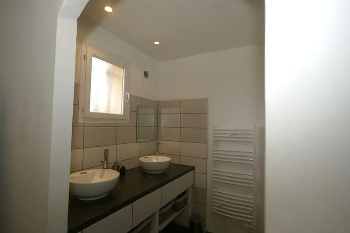 Room 5 of 16