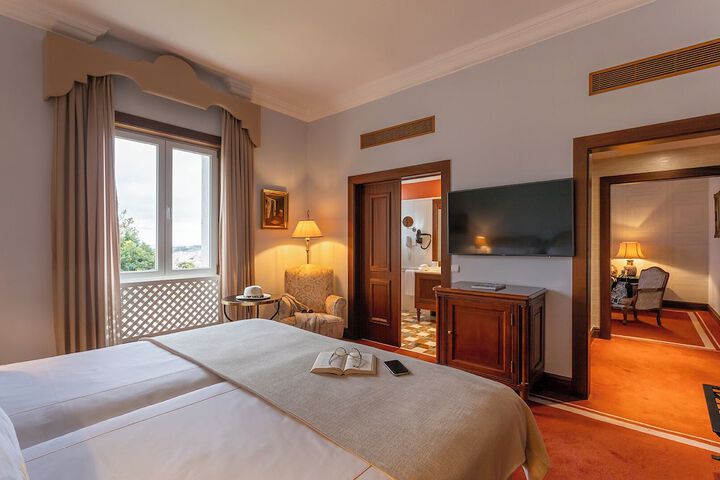 Room 35 of 73
