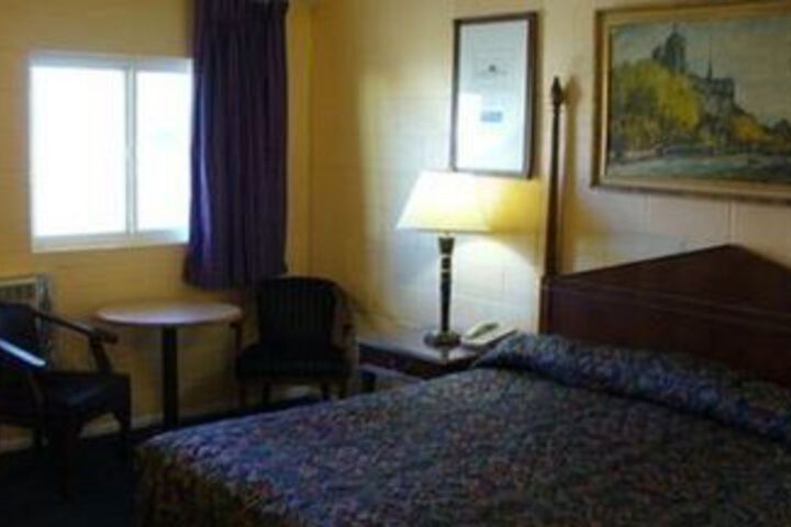 Room 6 of 11