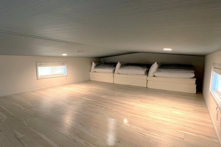 Room 13 of 61