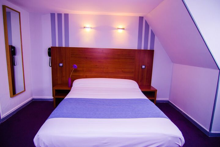 Room 8 of 40