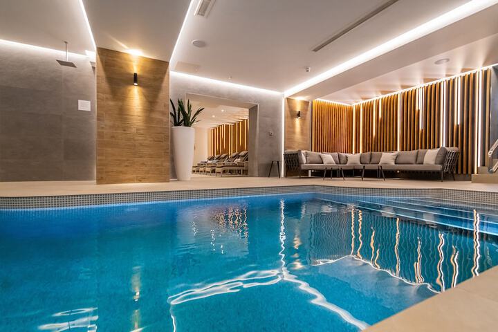 Pool Hotel