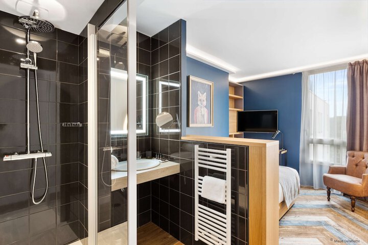 Room 10 of 37