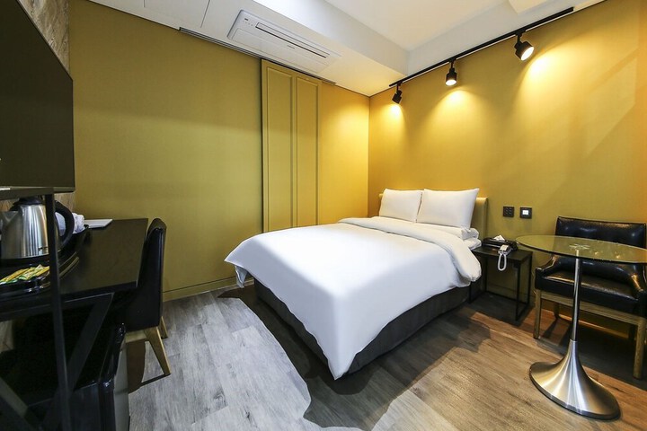 Room 29 of 35