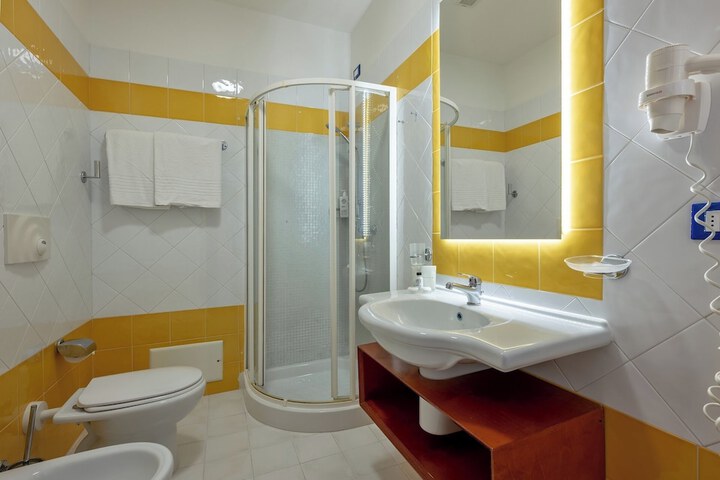 Room 35 of 59