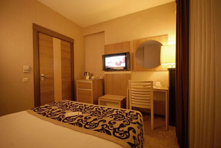 Room 14 of 62