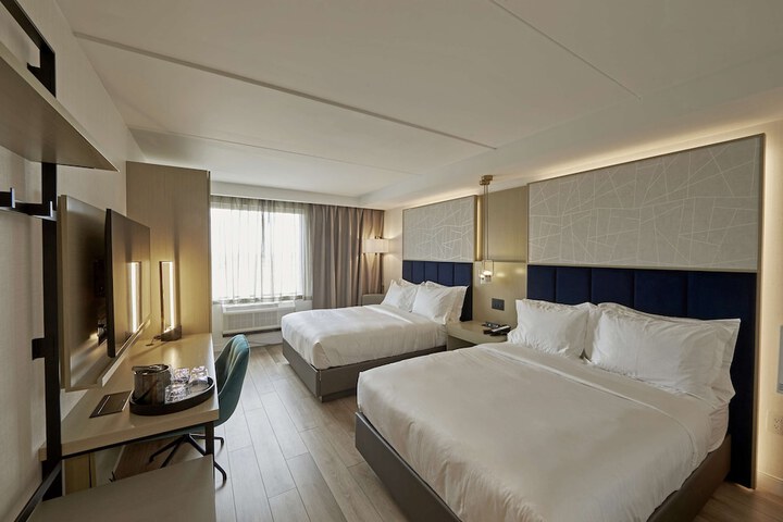 2 Queen Beds (5 of 8)