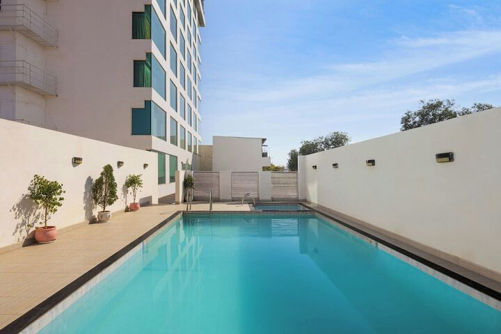 Pool Hotel