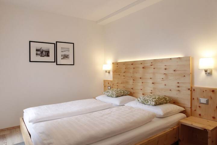 Room 8 of 85