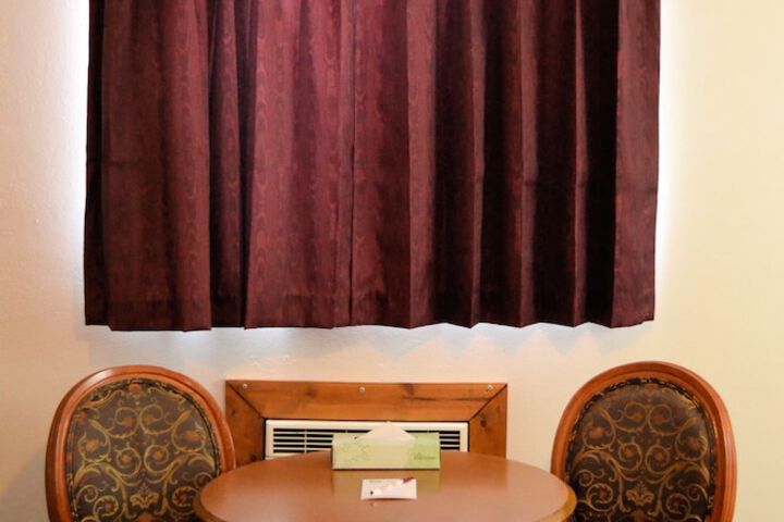 Room 4 of 37