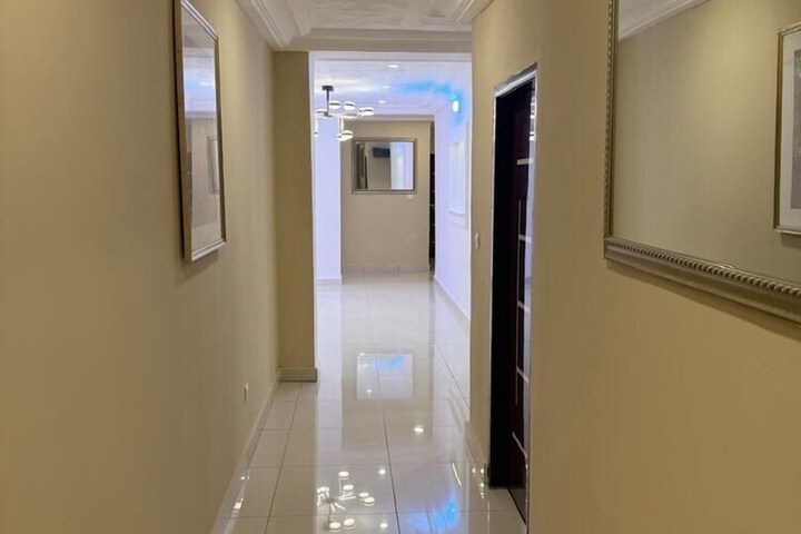 Room 10 of 80