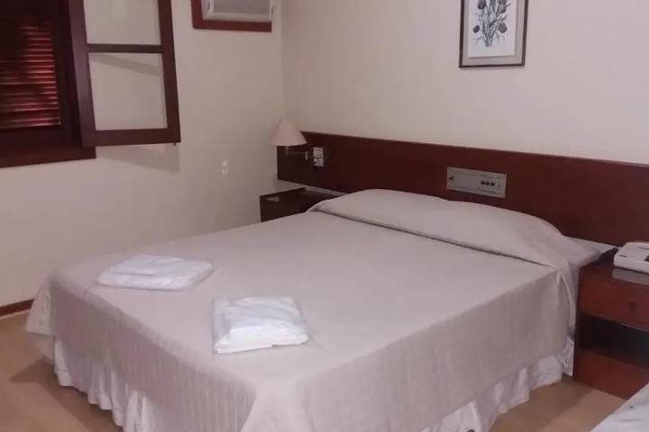 Room 4 of 18
