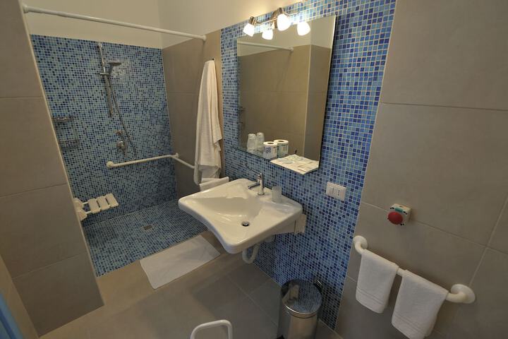 Room 15 of 30