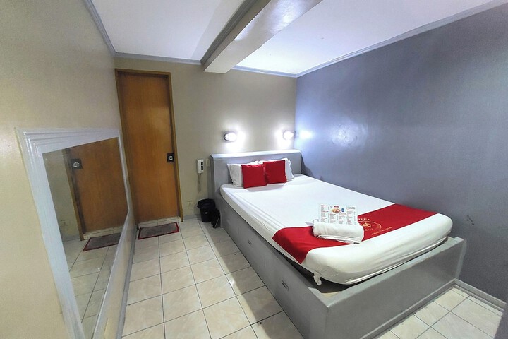 Room 6 of 24