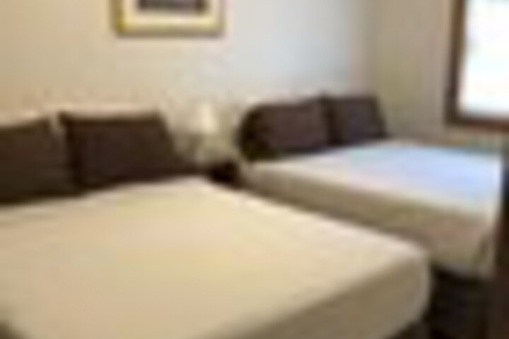 Room 65 of 342