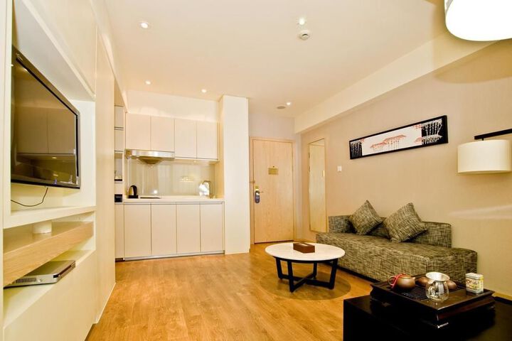 Room 8 of 166