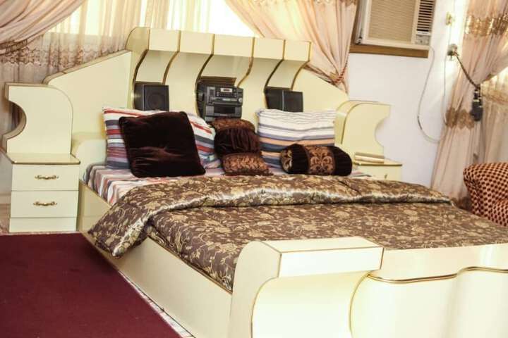 Room 3 of 6