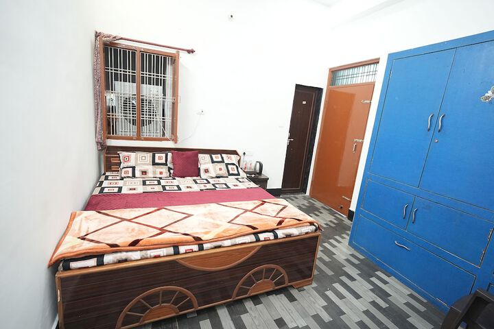 Room 5 of 14
