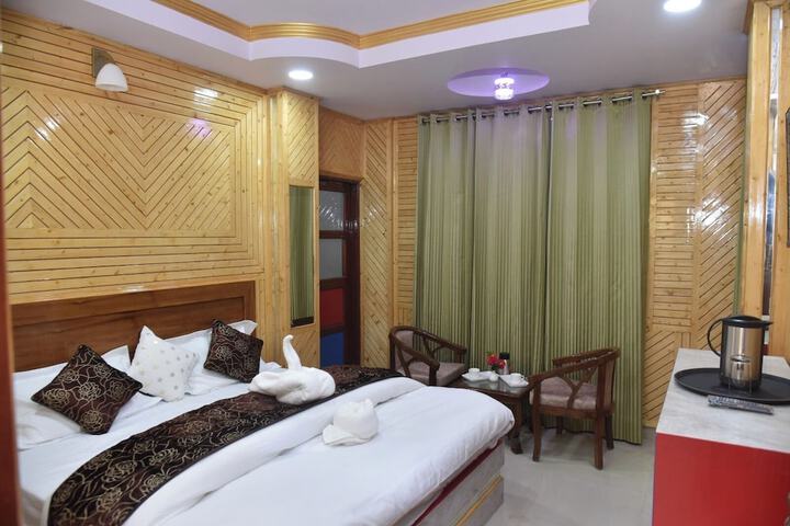 Room 8 of 11