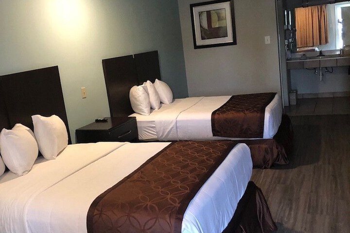 Room 7 of 16
