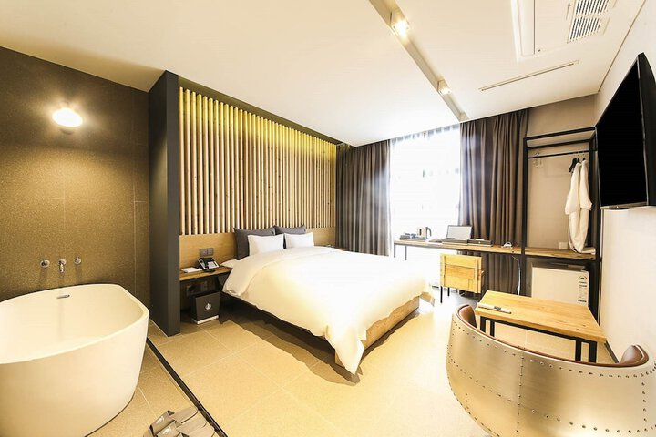 Room 16 of 47