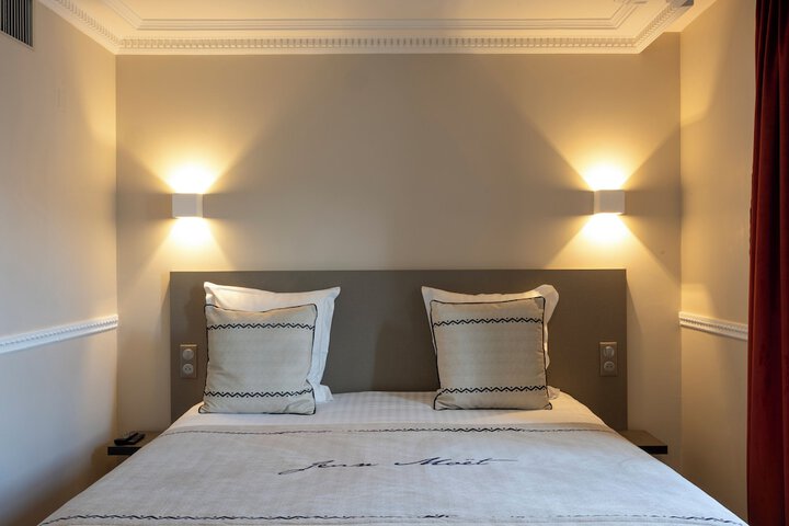 Room 14 of 28