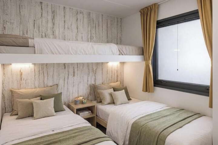 Room 18 of 108